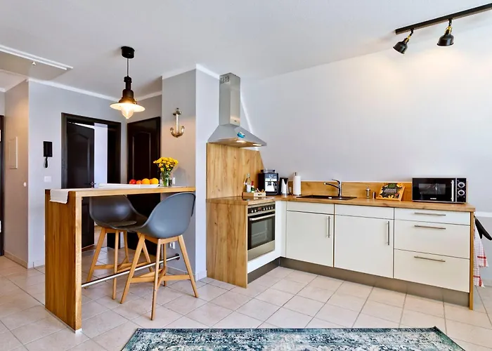 Faehrmann Im Haeuschen Am Rhein ريز