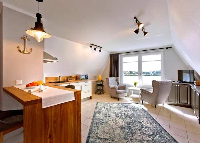 Faehrmann Im Haeuschen Am Rhein *